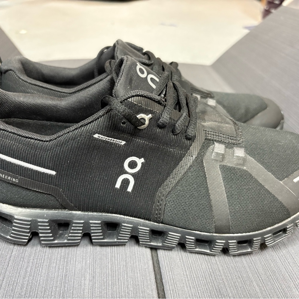 On Women's Black and Gray Sneakers